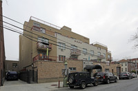 24-47 44th St in Astoria, NY - Foto de edificio - Building Photo