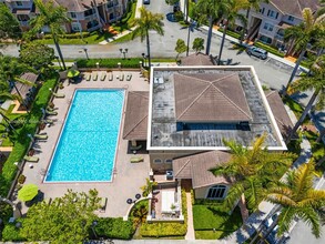 8936 W Flagler St, Unit 211 in Miami, FL - Building Photo - Building Photo