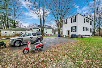 140 North St in Westbrook, ME - Foto de edificio - Building Photo