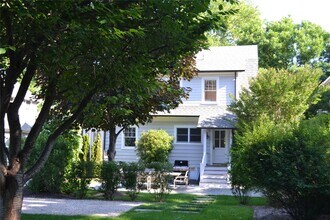 26 Sammis St in Huntington, NY - Building Photo - Building Photo