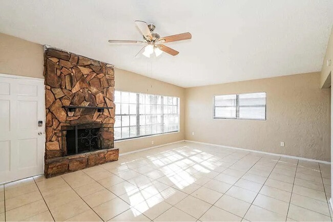 10213 N Blvd in Tampa, FL - Foto de edificio - Building Photo