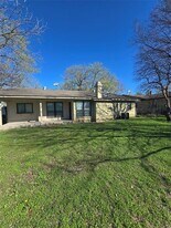 1062 Alicia Ln in Lancaster, TX - Building Photo