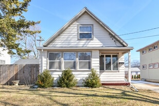 422 S 89th St in Milwaukee, WI - Building Photo