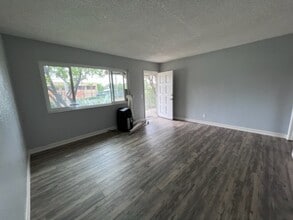 1574-1578 N Broadway in Escondido, CA - Building Photo - Building Photo