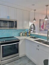 325 Ocean Dr in Miami Beach, FL - Building Photo - Building Photo