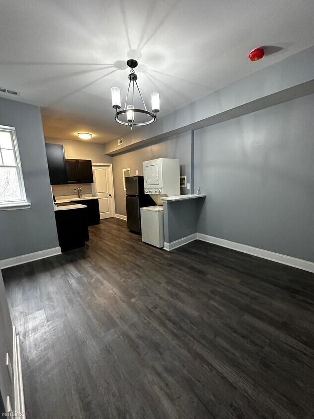 property at 722 N Mount St