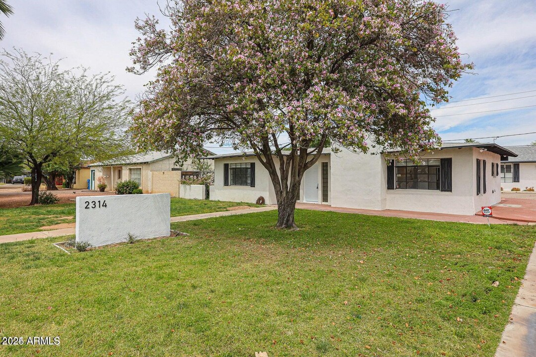 2314 E Osborn Rd in Phoenix, AZ - Building Photo