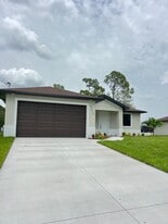 3050 Wentworth St in North Port, FL - Building Photo