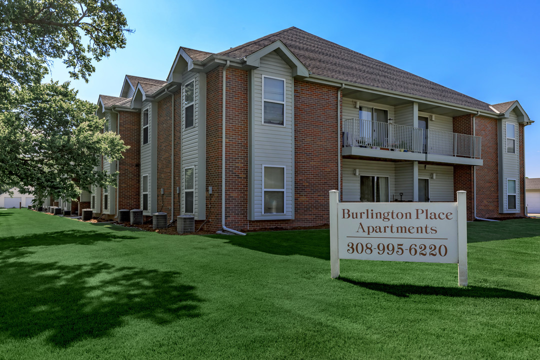 Burlington Place in Holdrege, NE - Building Photo