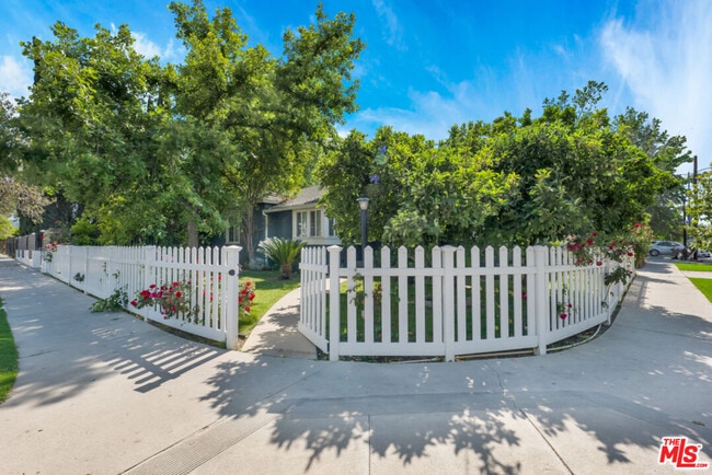 6241 Canby Ave in Los Angeles, CA - Building Photo - Building Photo