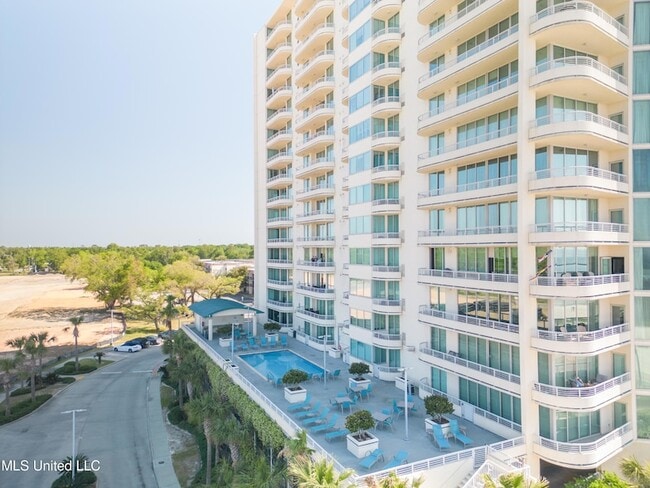 2060 Beach Blvd, Unit 701 in Biloxi, MS - Building Photo - Building Photo