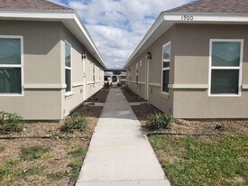 15 Jackson St in Weslaco, TX - Building Photo