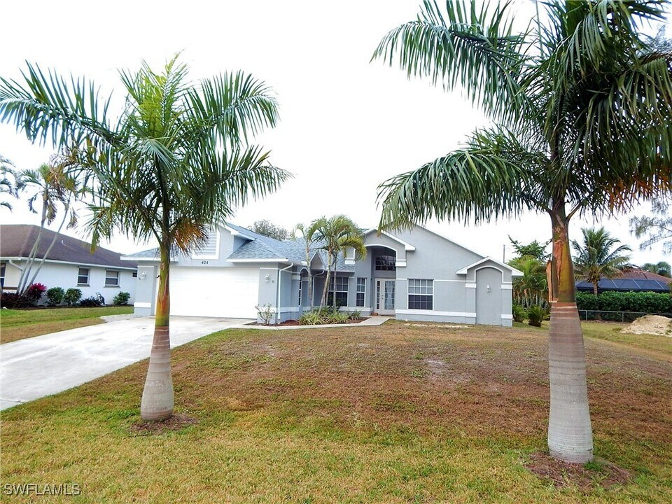 424 SW 38th Pl in Cape Coral, FL - Building Photo