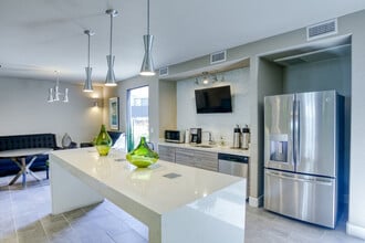 4200 Paradise in Las Vegas, NV - Building Photo - Interior Photo