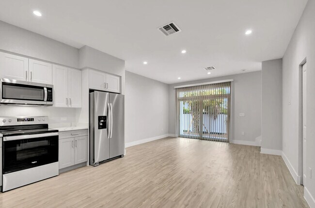 Prince Place Townhomes in Lake Worth Beach, FL - Building Photo - Building Photo