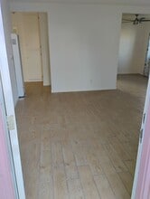 18924-18934 Gault St in Los Angeles, CA - Foto de edificio - Building Photo