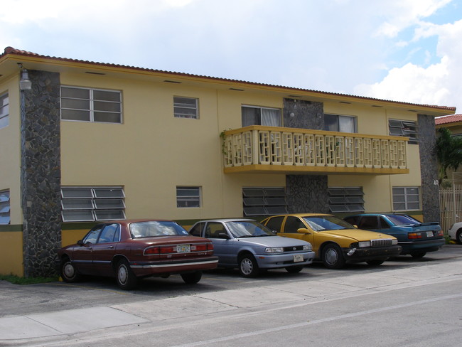 40 W 5th St in Hialeah, FL - Foto de edificio - Building Photo