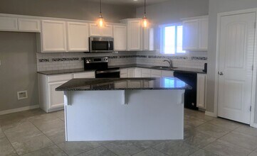 2053 Buena Vista Dr in Kingman, AZ - Building Photo - Building Photo