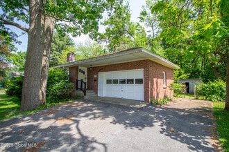 59 Parkwood Dr in Colonie, NY - Building Photo - Building Photo