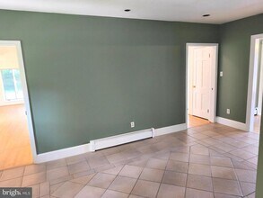 901 Walker Rd in Great Falls, VA - Building Photo - Building Photo