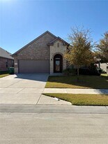 136 Wagon Mound Dr in Waxahachie, TX - Building Photo