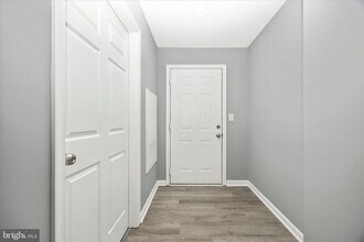 10001 Vanderbilt Cir in Rockville, MD - Building Photo - Building Photo