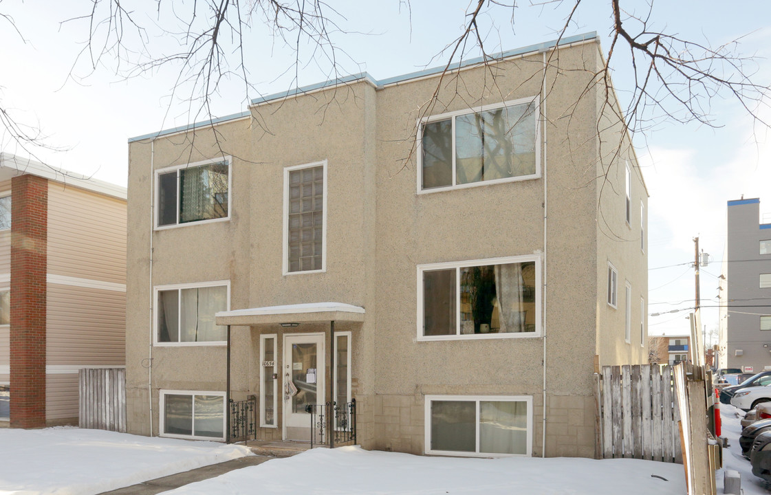 10654 107th St NW in Edmonton, AB - Building Photo