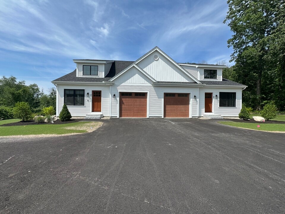 29 Liberty St in Salem, NH - Building Photo