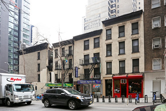 596 Third Ave in New York, NY - Building Photo - Building Photo