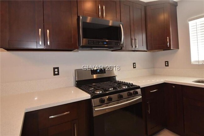 10524 Autumn Pine Ave in Las Vegas, NV - Building Photo - Building Photo