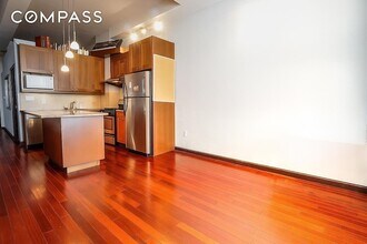 315 7th Ave, Unit 17E in New York, NY - Building Photo - Building Photo