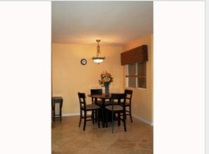 7677 Mission Gorge Rd, Unit 132 in San Diego, CA - Foto de edificio - Building Photo