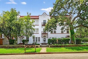 513 NW 6th St in Mineral Wells, TX - Building Photo