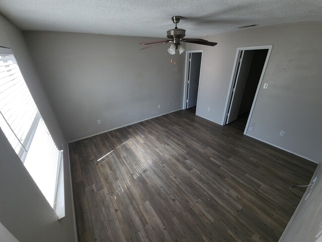 301 Ensenada Plz in Dallas, TX - Building Photo - Building Photo