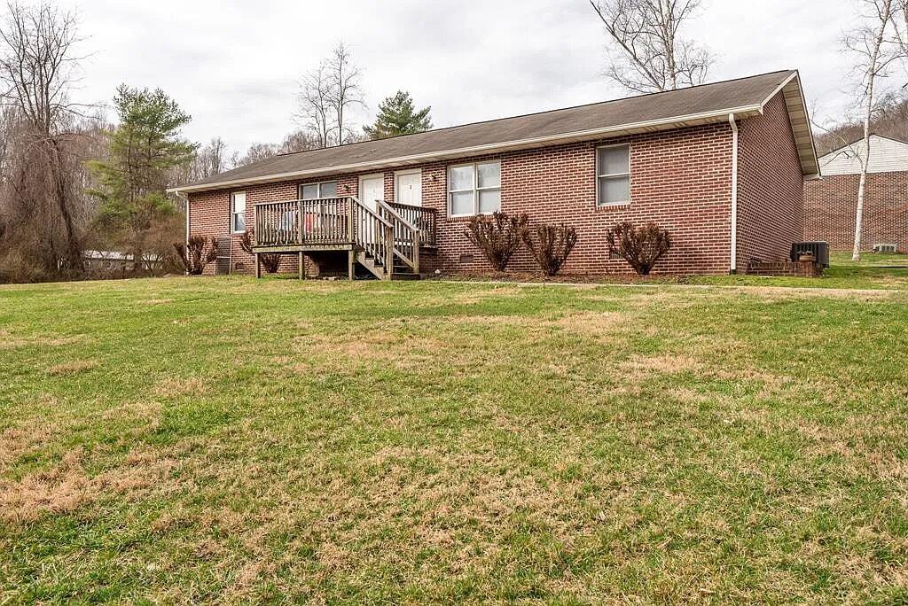 31289 Amherst Cir in Glade Spring, VA - Building Photo