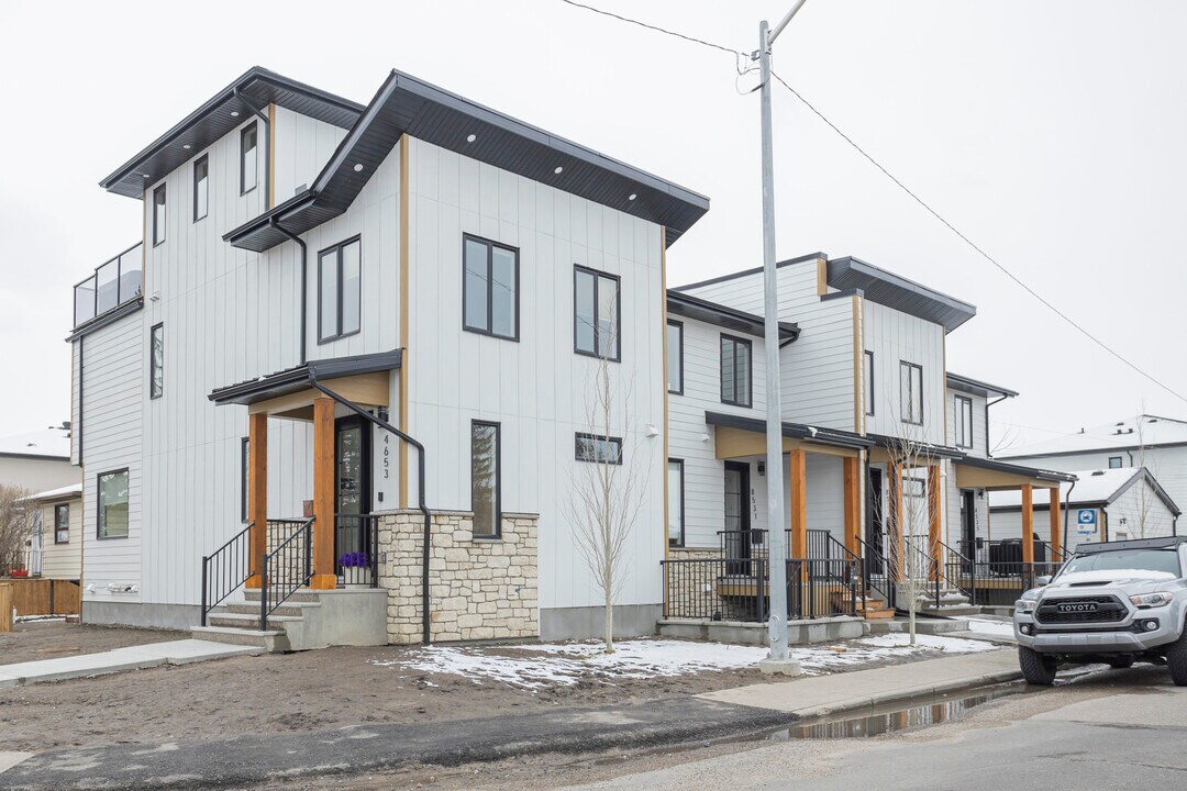 4655 84 St NW in Calgary, AB - Building Photo