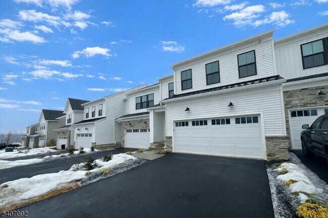 24 Flower Horn Blvd in Randolph, NJ - Building Photo - Building Photo