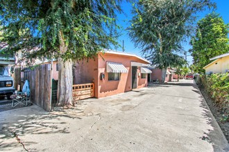 Colmar Avenue Cottages in Bell Gardens, CA - Building Photo - Building Photo