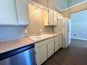 12520 E 39th Pl in Tulsa, OK - Foto de edificio - Building Photo