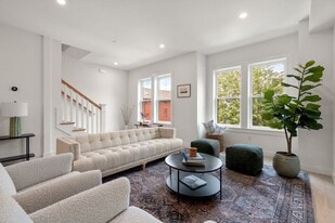 176 School St, Unit D in Boston, MA - Building Photo