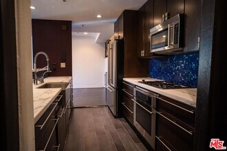 1351 N Curson Ave-Unit -201 in Los Angeles, CA - Building Photo - Building Photo