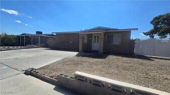 4533 W Desert Inn Rd, Unit Unit 122 in Las Vegas, NV - Building Photo