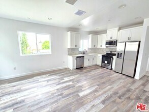 2516 Malabar St in Los Angeles, CA - Building Photo - Building Photo