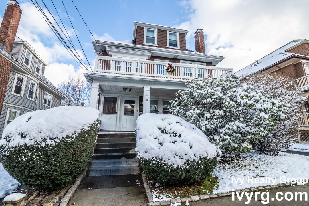 28 Commonwealth Rd, Unit 2 in Watertown, MA - Building Photo