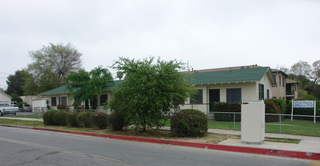 1924 Lincoln Ave in Pasadena, CA - Foto de edificio - Building Photo