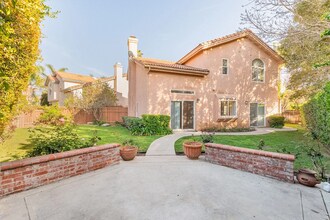 17333 San Jose St, Unit 107 in Granada Hills, CA - Foto de edificio - Building Photo