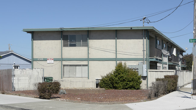 1749 Broadway Ave in San Pablo, CA - Building Photo - Building Photo