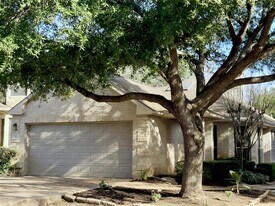 10 Troon Dr in Lakeway, TX - Building Photo