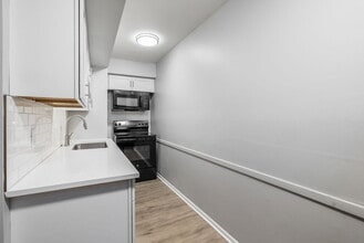 558 Riverview Dr in Columbus, OH - Foto de edificio - Building Photo