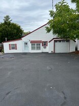 918 N Central Ave, Unit Carriage house in Woodmere, NY - Building Photo